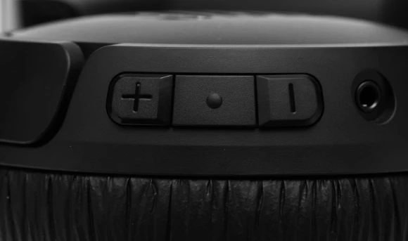 Гарнитура накладные JBL Tune 670NC черный беспроводные bluetooth оголовье (JBLT670NCBLK) Гарнитура накладные JBL Tune 670NC черный беспроводные bluetooth оголовье (JBLT670NCBLK)