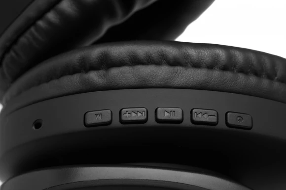Гарнитура накладные Digma BT-17 черный беспроводные bluetooth оголовье (BT17B) Гарнитура накладные Digma BT-17 черный беспроводные bluetooth оголовье (BT17B)