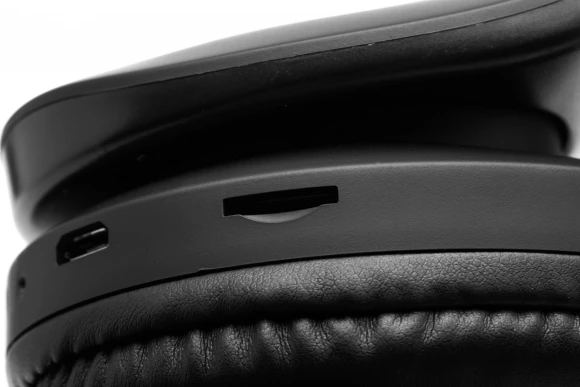 Гарнитура накладные Digma BT-17 черный беспроводные bluetooth оголовье (BT17B) Гарнитура накладные Digma BT-17 черный беспроводные bluetooth оголовье (BT17B)