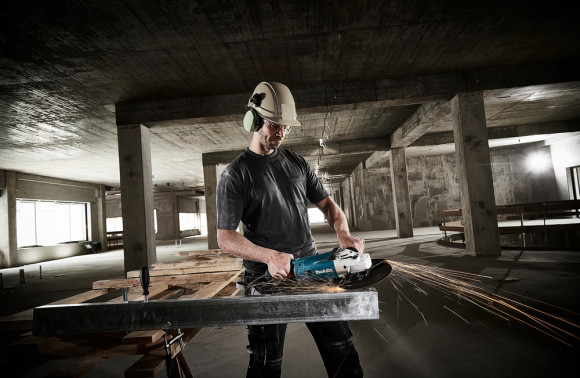 Углошлифовальная машина Makita GA9020SFK 2200Вт 6600об/мин рез.шпин.:M14 d=230мм жестк.кейс