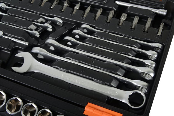 Набор инструментов Вихрь Авто 82 предмета (жесткий кейс)