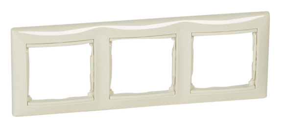 Рамка Legrand Valena 774353 накладная 3x горизонтальный монтаж поликарбонат слоновая кость