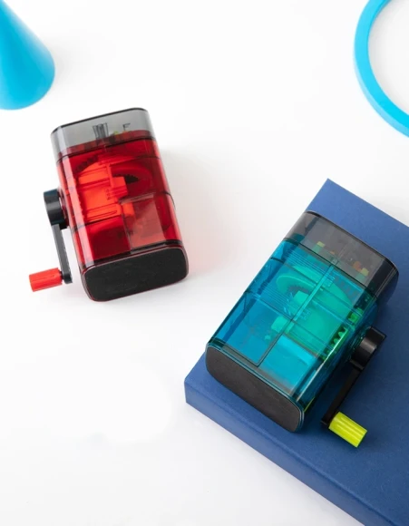 Точилка для карандашей механическая Deli 71162Red 1 отверстие пластик красный