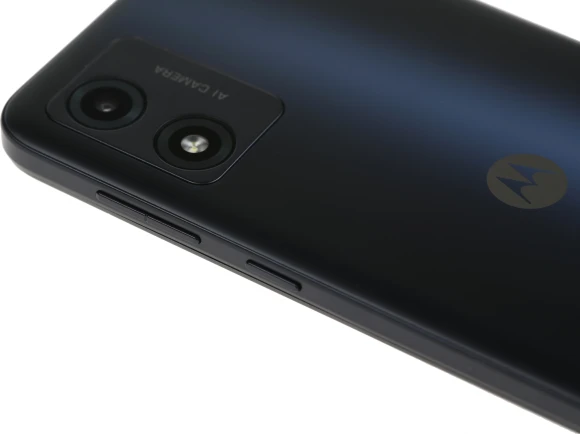 Смартфон Motorola XT2345-3 E13 64Gb 2Gb черный моноблок 3G 4G 2Sim 6.5" 720x1600 Android 13 13Mpix 802.11 a/b/g/n/ac GPS GSM900/1800 GSM1900 Protect microSD max1024Gb