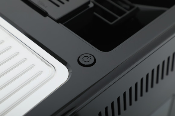 Кофемашина Delonghi Eletta Cappuccino Evo ECAM46.860.B 1450Вт черный/серебристый