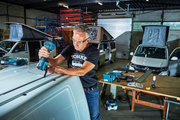 Многофункциональный инструмент Makita DTM52Z синий/черный