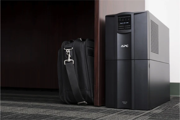 Источник бесперебойного питания APC Smart-UPS SMT2200IC 1980Вт 2200ВА черный Источник бесперебойного питания APC Smart-UPS SMT2200IC 1980Вт 2200ВА черный