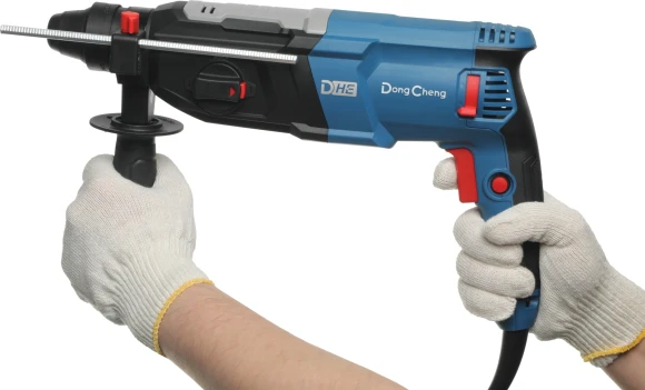 Перфоратор DongCheng DZC04-28 патрон:SDS-plus уд.:3.3Дж 820Вт (кейс в комплекте)