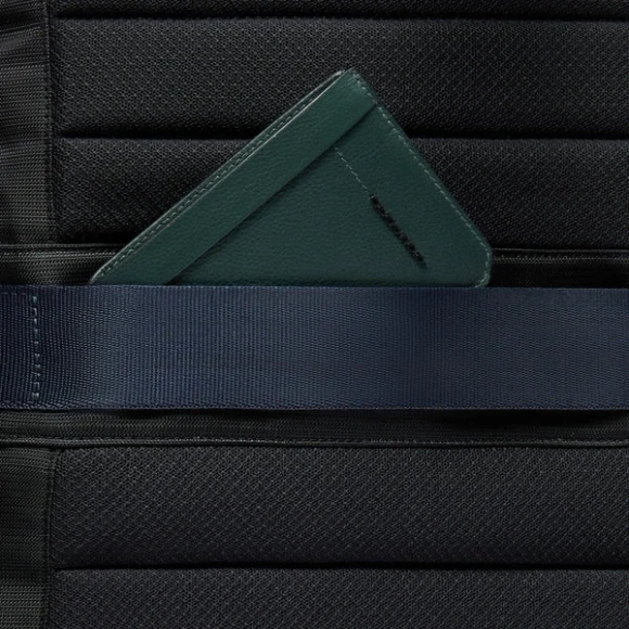 Рюкзак мужской Piquadro Russel CA6767W137/BLU синий натур.кожа Рюкзак мужской Piquadro Russel CA6767W137/BLU синий натур.кожа