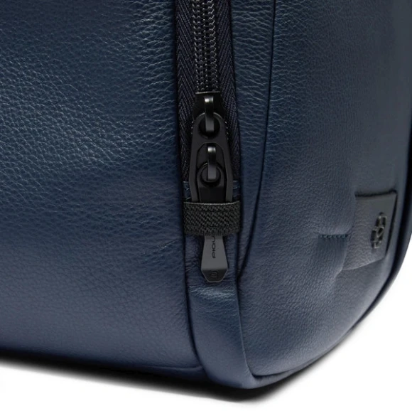 Рюкзак мужской Piquadro Russel CA6767W137/BLU синий натур.кожа Рюкзак мужской Piquadro Russel CA6767W137/BLU синий натур.кожа