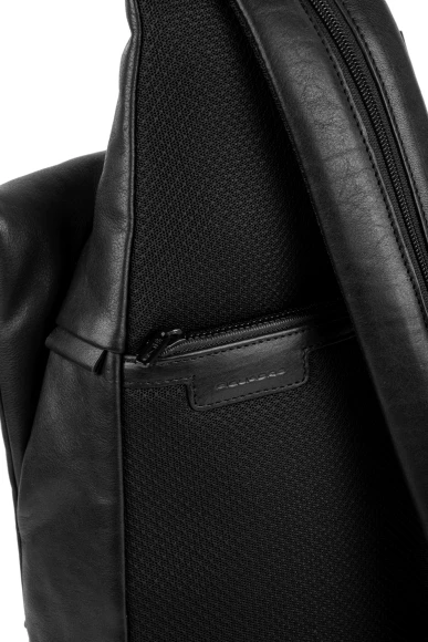 Рюкзак слинг Piquadro Harper CA6784AP/N черный кожа