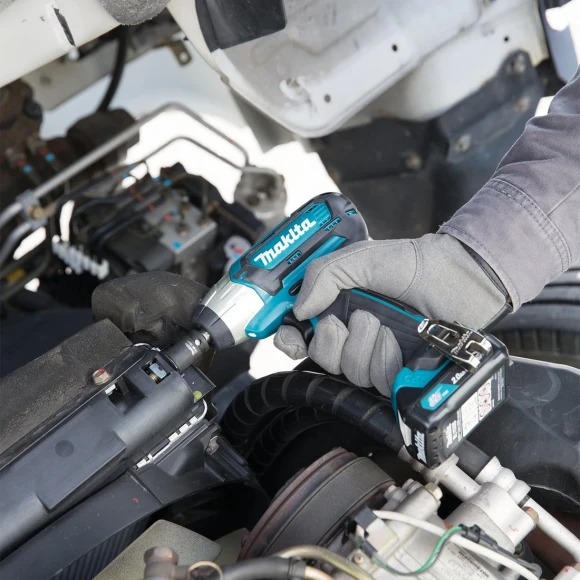 Гайковерт Makita TW140DWAE аккум. патрон:квад.3/8" (кейс в комплекте) Гайковерт Makita TW140DWAE аккум. патрон:квад.3/8" (кейс в комплекте)