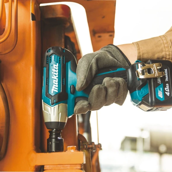 Гайковерт Makita TW140DWAE аккум. патрон:квад.3/8" (кейс в комплекте) Гайковерт Makita TW140DWAE аккум. патрон:квад.3/8" (кейс в комплекте)