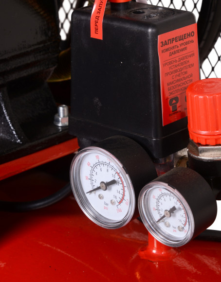 Компрессор поршневой Ресанта КП-100/400Р масляный 400л/мин 100л 2500Вт красный/черный