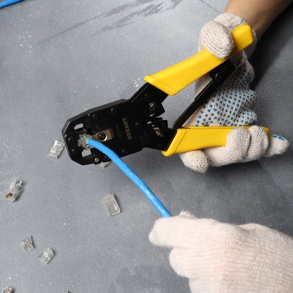 Инструмент обжимной Rexant HT-200R 12-3442 для RJ-45/RJ-12/RJ-11 желтый Инструмент обжимной Rexant HT-200R 12-3442 для RJ-45/RJ-12/RJ-11 желтый