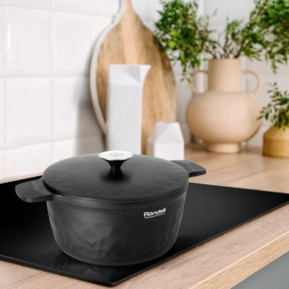 Кастрюля Rondell ArtDeco RDA-1254 4.8л. d=24см (с крышкой) черный