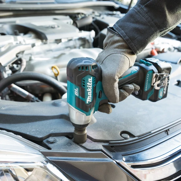Гайковерт Makita TW160DZ аккум. патрон:квад.3/8" (кейс в комплекте) Гайковерт Makita TW160DZ аккум. патрон:квад.3/8" (кейс в комплекте)