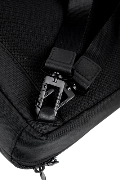 Рюкзак слинг мужской Piquadro Marcel CA6448W138/N черный нейлон/натур.кожа