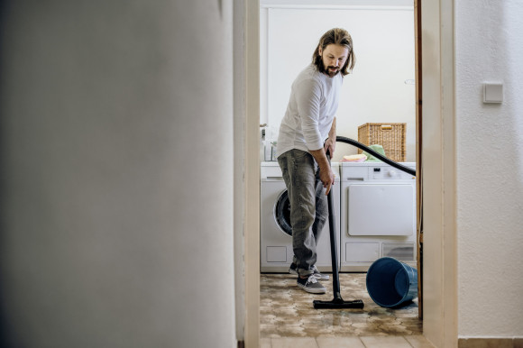 Строительный пылесос Karcher WD 2 Plus S V-15/4/18 1000Вт (уборка: сухая/сбор воды) желтый