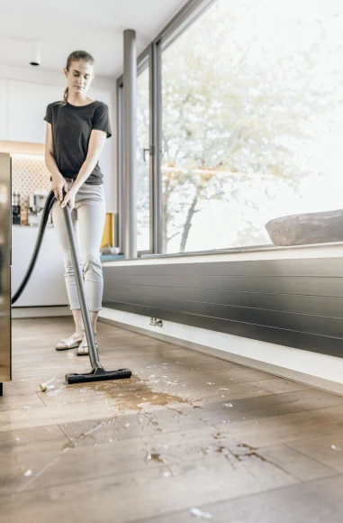 Строительный пылесос Karcher WD 2 Plus V-12/4/18 1000Вт (уборка: сухая/влажная/выдув/сбор воды) желтый Строительный пылесос Karcher WD 2 Plus V-12/4/18 1000Вт (уборка: сухая/влажная/выдув/сбор воды) желтый