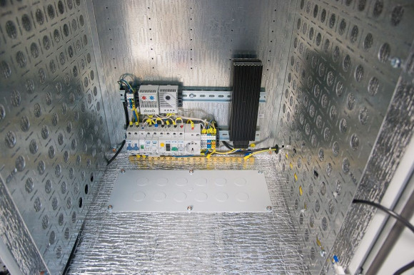 Шкаф коммутационный ЦМО (ШТВ-Н-15.6.5-4ААА-Т1) настенный 15U 600x530мм пер.дв.металл несъемн.бок.пан. 150кг серый 120град. 750мм всепогодный с вентилятором с нагревателем укомплектованный Шкаф коммутационный ЦМО (ШТВ-Н-15.6.5-4ААА-Т1) настенный 15U 600x530мм пер.дв.металл несъемн.бок.пан. 150кг серый 120град. 750мм всепогодный с вентилятором с нагревателем укомплектованный