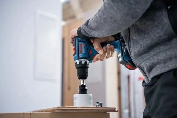 Дрель-шуруповерт Bosch GSR 18V-90 C 18Вт аккум. патрон:быстрозажимной (кейс в комплекте) (06019K6006) Дрель-шуруповерт Bosch GSR 18V-90 C 18Вт аккум. патрон:быстрозажимной (кейс в комплекте) (06019K6006)