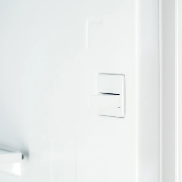 Холодильник Hyundai HBR 1782 2-хкамерн. белый Холодильник Hyundai HBR 1782 2-хкамерн. белый