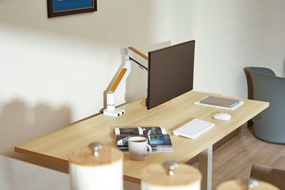 Кронштейн для мониторов Ultramounts UM732W белый/коричневый 17"-32" макс.8кг крепление к столешнице поворот и наклон