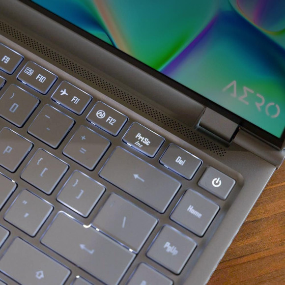 Ноутбук Gigabyte Aero 14 Core i7 13700H 16Gb SSD1Tb NVIDIA GeForce RTX4050 6Gb 14" OLED QHD+ (2880x1800) без ОС silver WiFi BT Cam (BMF-72KZBB4SD) Ноутбук Gigabyte Aero 14 Core i7 13700H 16Gb SSD1Tb NVIDIA GeForce RTX4050 6Gb 14" OLED QHD+ (2880x1800) без ОС silver WiFi BT Cam (BMF-72KZBB4SD)