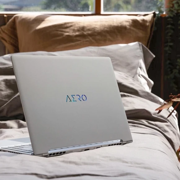 Ноутбук Gigabyte Aero 14 Core i7 13700H 16Gb SSD1Tb NVIDIA GeForce RTX4050 6Gb 14" OLED QHD+ (2880x1800) без ОС silver WiFi BT Cam (BMF-72KZBB4SD) Ноутбук Gigabyte Aero 14 Core i7 13700H 16Gb SSD1Tb NVIDIA GeForce RTX4050 6Gb 14" OLED QHD+ (2880x1800) без ОС silver WiFi BT Cam (BMF-72KZBB4SD)