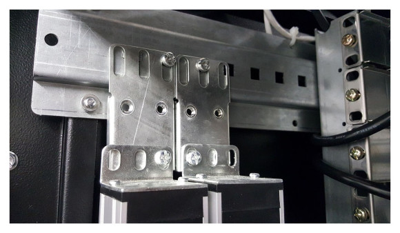 Блок распределения питания Rem R-16-20S-A-1420-3 верт.размещ. 20xSchuko базовые 16A Schuko 3м Блок распределения питания Rem R-16-20S-A-1420-3 верт.размещ. 20xSchuko базовые 16A Schuko 3м