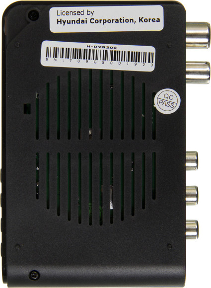 Ресивер DVB-T2 Hyundai H-DVB200 черный Ресивер DVB-T2 Hyundai H-DVB200 черный