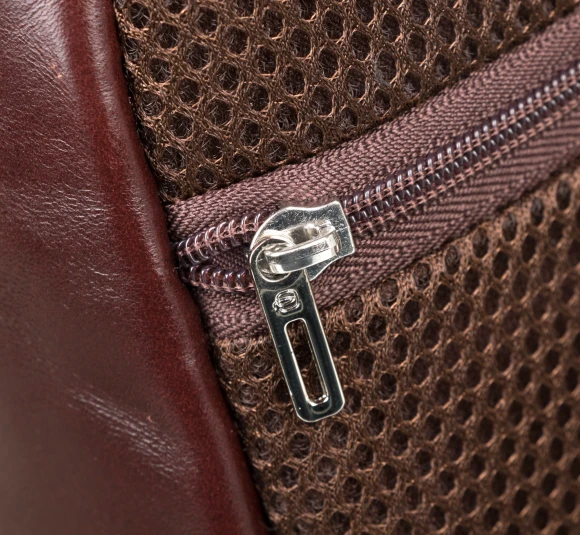 Рюкзак слинг мужской Piquadro Blue Square CA4827B2/MO коричневый кожа Рюкзак слинг мужской Piquadro Blue Square CA4827B2/MO коричневый кожа