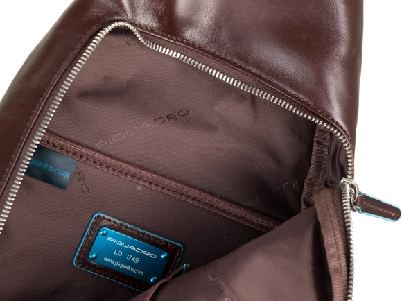 Рюкзак слинг мужской Piquadro Blue Square CA4827B2/MO коричневый кожа Рюкзак слинг мужской Piquadro Blue Square CA4827B2/MO коричневый кожа