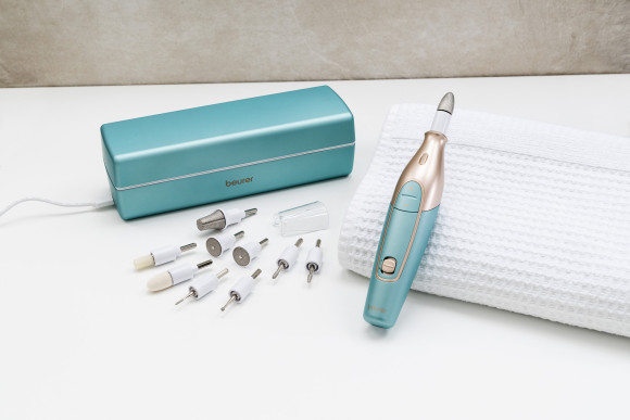 Маникюрно-педикюрный набор Beurer MP84 насадок в компл.:10шт золотистый/бирюзовый Маникюрно-педикюрный набор Beurer MP84 насадок в компл.:10шт золотистый/бирюзовый