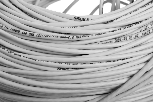 Кабель сетевой информационный Suprlan Median 01-0334-9 кат.5E UTP 4 пары 24AWG PVC внутренний 305м серый