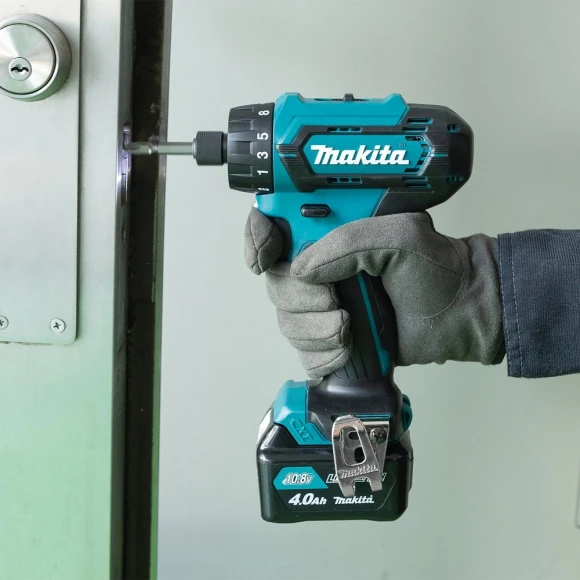 Дрель-шуруповерт Makita DF033DWAE аккум. патрон:шестигр.1/4" (кейс в комплекте)