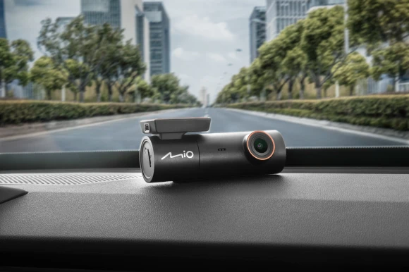 Видеорегистратор Mio MiVue J35 черный 4Mpix 2560x1440 1440p 150гр. GPS SSC3337DE