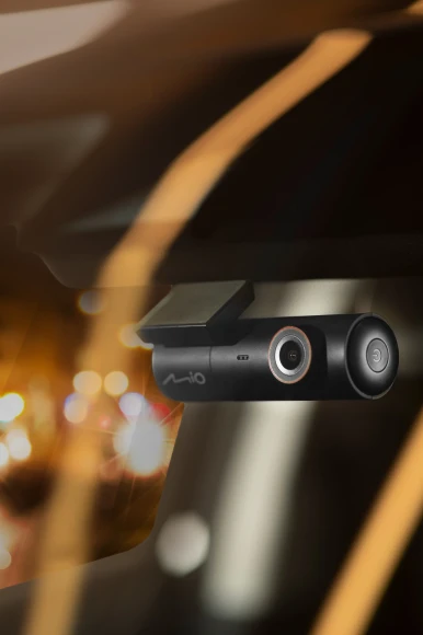 Видеорегистратор Mio MiVue J35 черный 4Mpix 2560x1440 1440p 150гр. GPS SSC3337DE