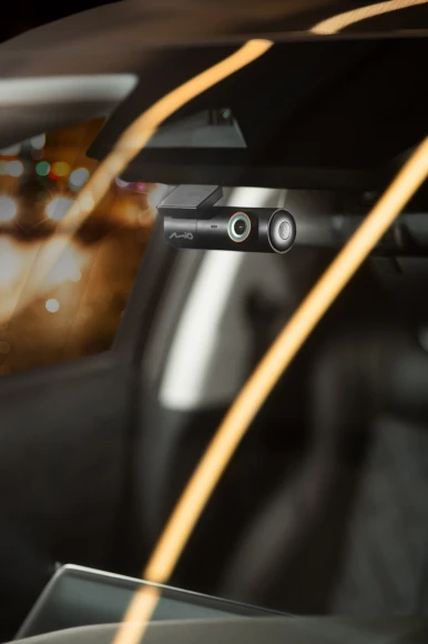 Видеорегистратор Mio MiVue J35 черный 4Mpix 2560x1440 1440p 150гр. GPS SSC3337DE