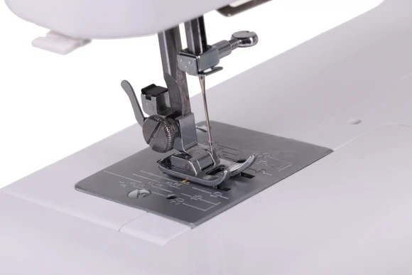 Швейная машина Comfort 28 белый