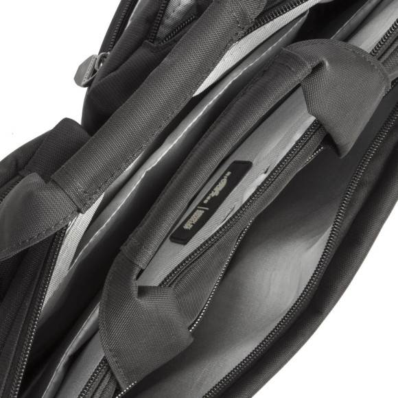 Сумка для ноутбука 16" Riva 8530 черный полиэстер (8530 BLACK) Сумка для ноутбука 16" Riva 8530 черный полиэстер (8530 BLACK)