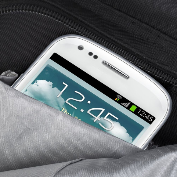 Сумка для ноутбука 16" Riva 8530 черный полиэстер (8530 BLACK) Сумка для ноутбука 16" Riva 8530 черный полиэстер (8530 BLACK)