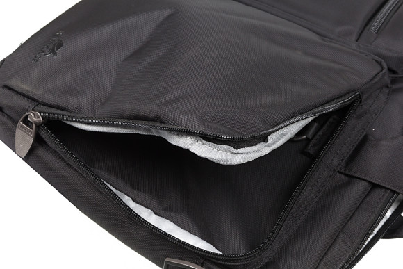 Сумка для ноутбука 16" Riva 8530 черный полиэстер (8530 BLACK) Сумка для ноутбука 16" Riva 8530 черный полиэстер (8530 BLACK)