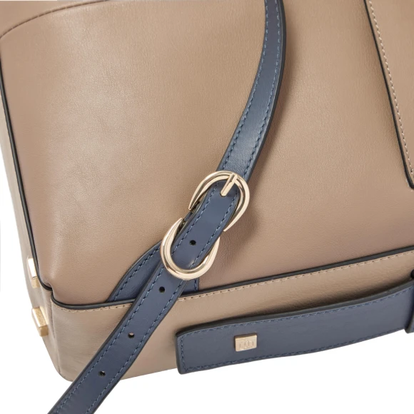Сумка женская Piquadro Circle CA4577W92/BORO с отделением для ноутбука 14" сливовая натур.кожа Сумка женская Piquadro Circle CA4577W92/BORO с отделением для ноутбука 14" сливовая натур.кожа