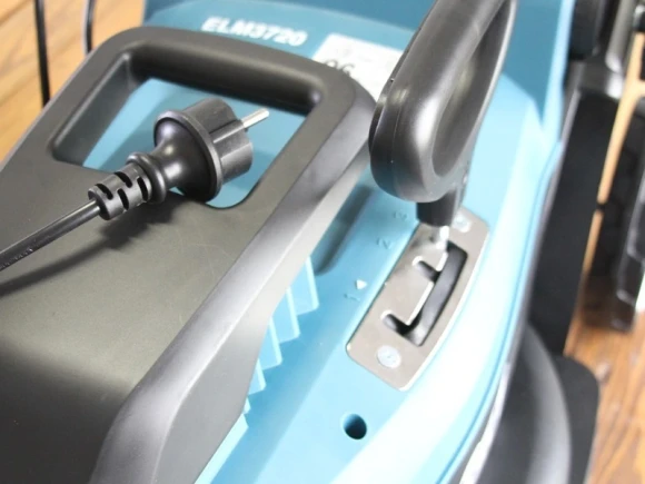 Газонокосилка роторная Makita ELM3720 1400Вт