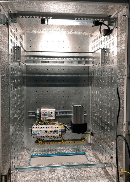 Шкаф коммутационный ЦМО (ШТВ-Н-18.6.5-4ААА-Т1) настенный 18U 600x500мм пер.дв.стал.лист несъемн.бок.пан. 150кг серый 75кг 120град. 900мм IP55 IK10 металл уличный всепогодный с кондиционером с вентилятором с нагревателем укомплектованный Шкаф коммутационный ЦМО (ШТВ-Н-18.6.5-4ААА-Т1) настенный 18U 600x500мм пер.дв.стал.лист несъемн.бок.пан. 150кг серый 75кг 120град. 900мм IP55 IK10 металл уличный всепогодный с кондиционером с вентилятором с нагревателем укомплектованный