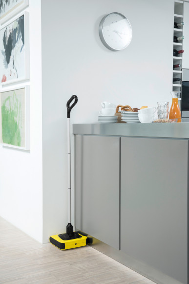 Пылесос-электровеник Karcher KB 5 650Вт желтый/черный Пылесос-электровеник Karcher KB 5 650Вт желтый/черный