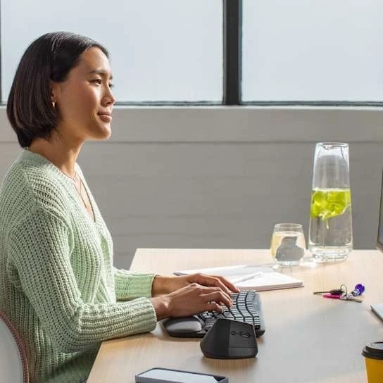 Клавиатура Logitech Wave Keys графитовый USB беспроводная BT/Radio slim Ergo LED (подставка для запястий) (920-012319)