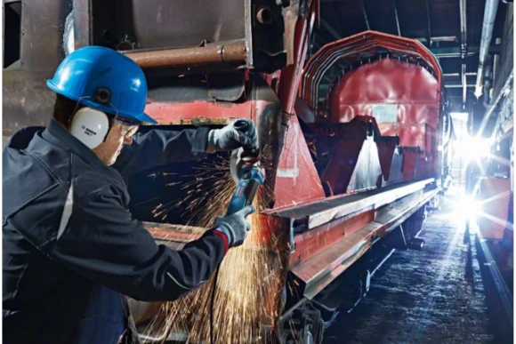 Углошлифовальная машина Bosch GWS 19-125 CIE 1900Вт 11500об/мин рез.шпин.:M14 d=125мм (060179P002) Углошлифовальная машина Bosch GWS 19-125 CIE 1900Вт 11500об/мин рез.шпин.:M14 d=125мм (060179P002)